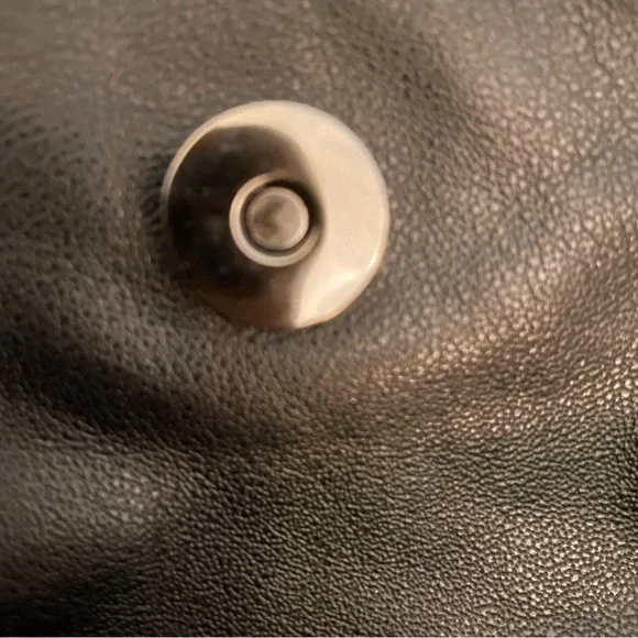 Via Mia Verao Crossbody Bag w/unique knotted handle - Picture 7 of 13